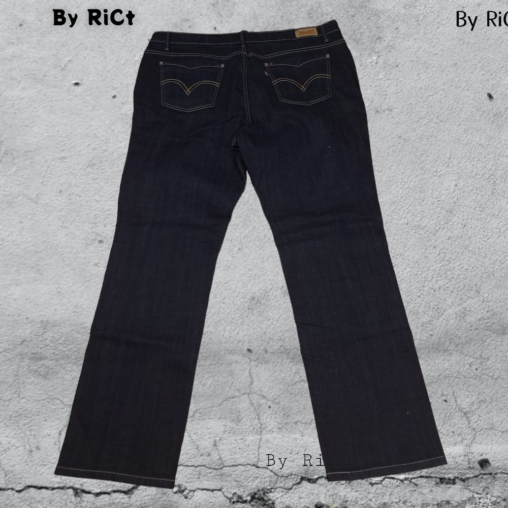 Levi's 590 Straight Leg Women's Jeans Size 18Wx32 Fuller Waist Relaxed Fit New